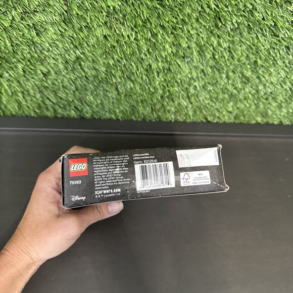 Lego STAR WARS Millennium Falcon Microfighter 75193 Chewbacca Damaged Box - Picture 5 of 6